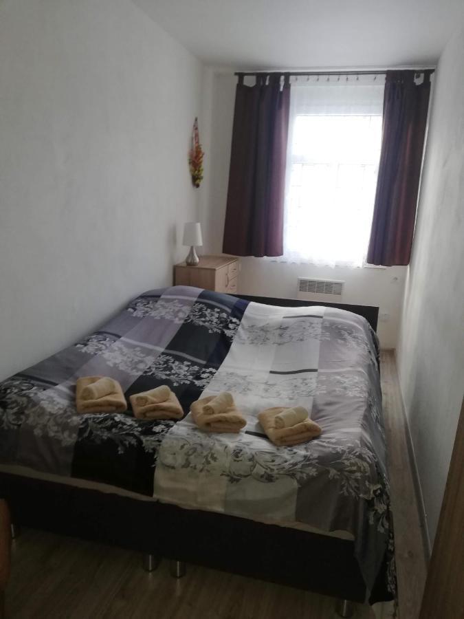Apartman Petra Kovarska Exterior photo